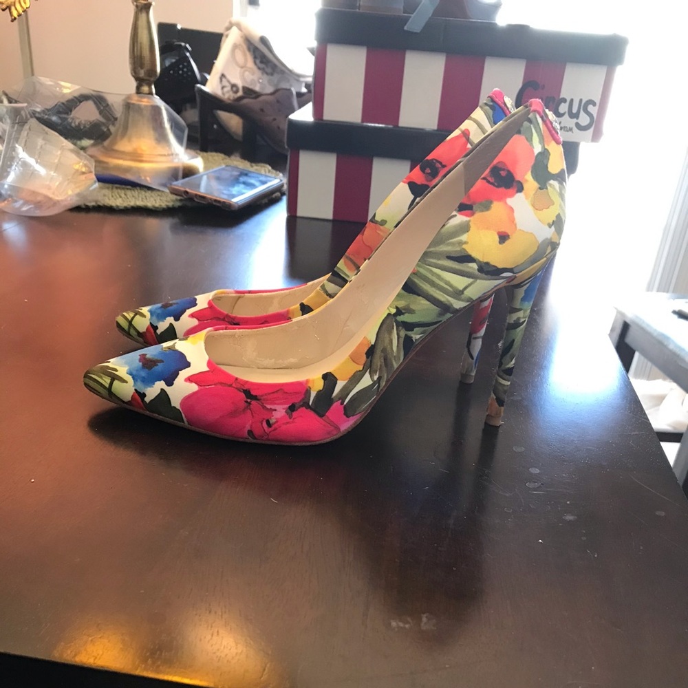 Ivanka Trump floral pumps. 8.5.